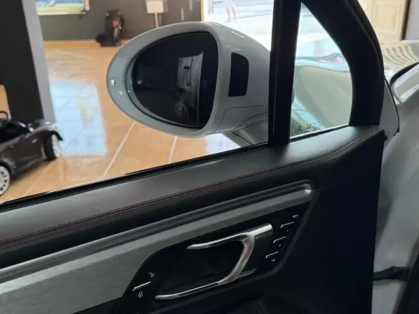 Porsche Macan 2016 - 65000 EUR, 68887 km - AUTO.MOTO.pt - 68887km - foto 18 de 20