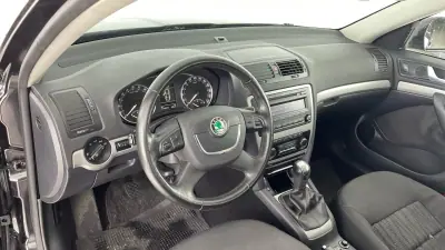 Skoda Octavia Break 2010 - 7500 EUR, 139227 km - AUTO.MOTO.pt - 139227km - foto 10 de 24