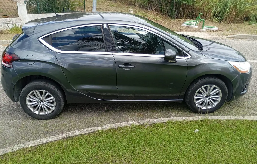 Citroën DS4 2012 - 7850 EUR, 182443 km - 182443km - foto 3 de 13