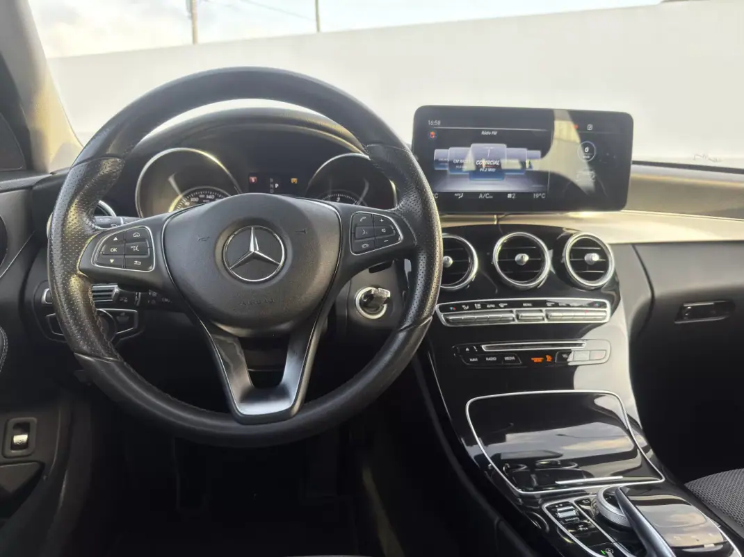 Mercedes-Benz C 250 2018 - 24500 EUR, 173000 km - AUTO.MOTO.pt - 173000km - foto 15 de 21