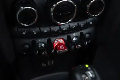 MINI 2017 - 25950 EUR, 65000 km - AUTO.MOTO.pt - 65000km - foto 38 de 41