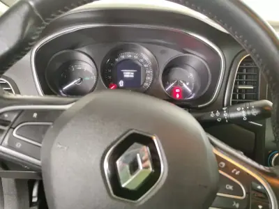 Renault Mégane 2019 - 13490 EUR, 113000 km - AUTO.MOTO.pt - 113000km - foto 7 de 9