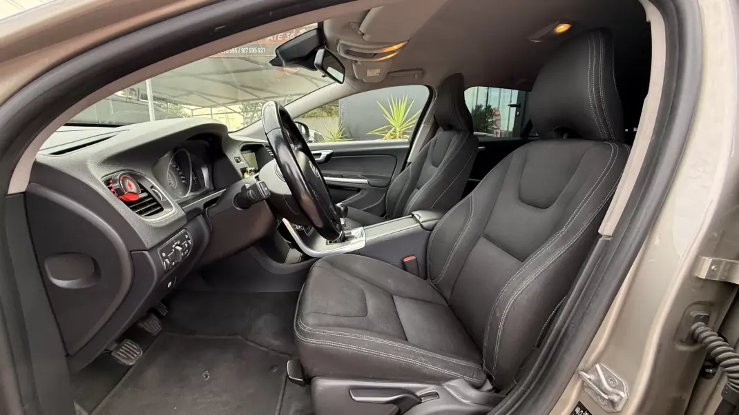 Volvo V60 2015 - 9990 EUR, 265000 km - 265000km - foto 23 de 25