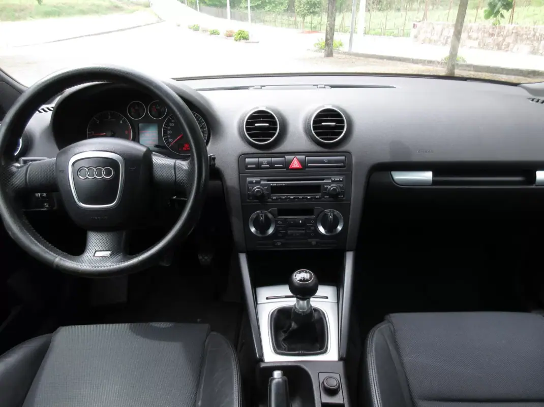 Audi A3 Sportback 2005 - 6990 EUR, 330000 km - AUTO.MOTO.pt - 330000km - foto 27 de 31