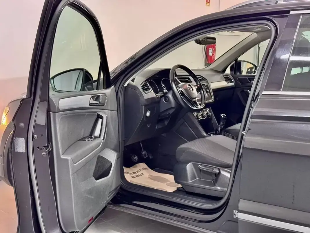 Volkswagen Tiguan 2017 - 17250 EUR, 120000 km - 120000km - foto 20 de 50