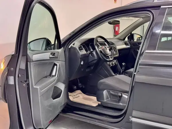 Volkswagen Tiguan 2017 - 17750 EUR, 120000 km - AUTO.MOTO.pt - 120000km - foto 20 de 50