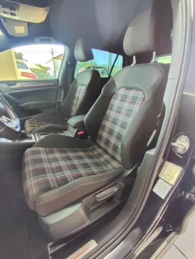 Volkswagen Golf 2018 - 26750 EUR, 99000 km - AUTO.MOTO.pt - 99000km - foto 25 de 39