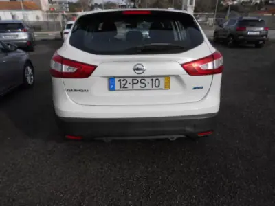 Nissan Qashqai 2015 - 16500 EUR, 100843 km - AUTO.MOTO.pt - 100843km - foto 6 de 12