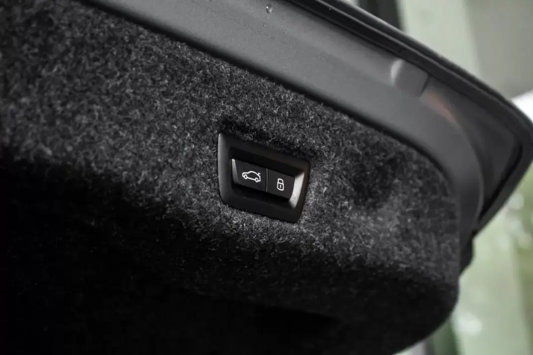 BMW i5 2023 - 74990 EUR, 17145 km - AUTO.MOTO.pt - 17145km - foto 42 de 60