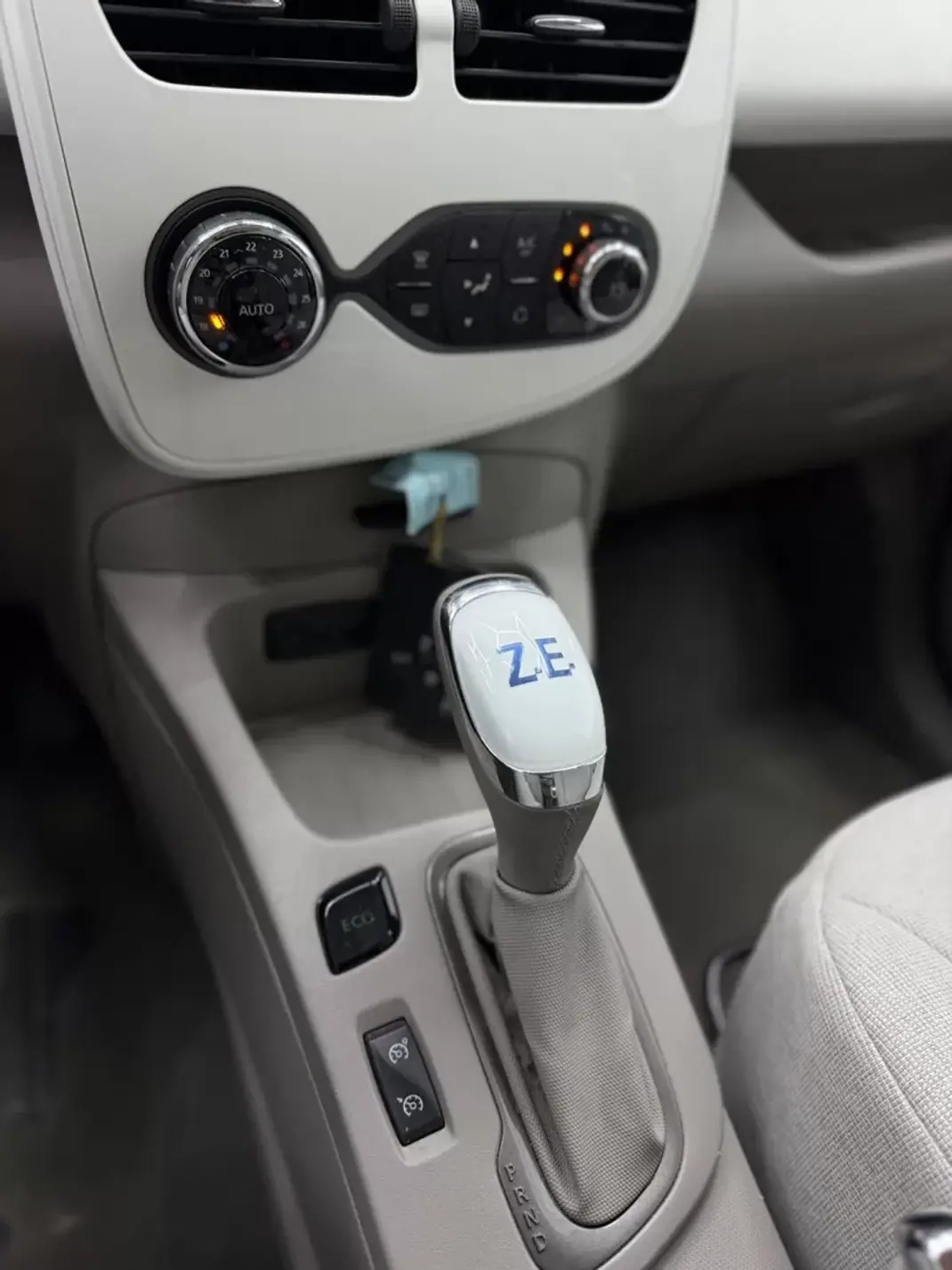 Renault Zoe 2019 - 10500 EUR, 99000 km - 99000km - foto 12 de 19