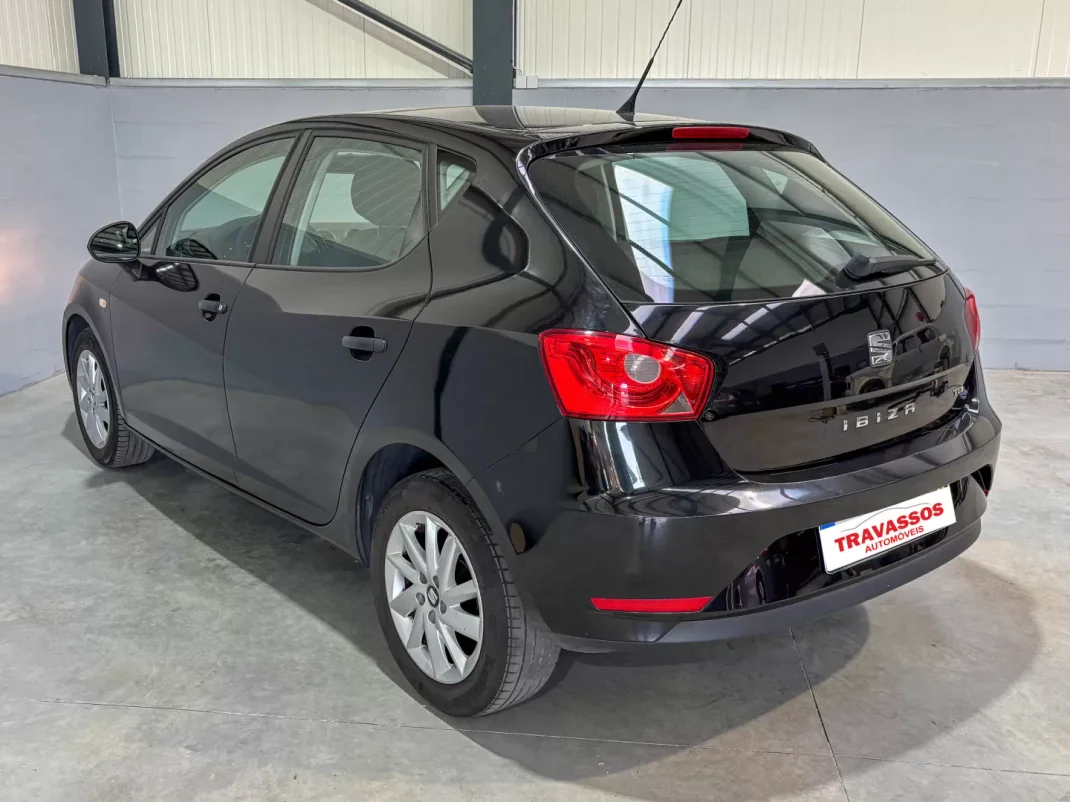 SEAT Ibiza 2017 - 11700 EUR, 226577 km - AUTO.MOTO.pt - 226577km - foto 5 de 9