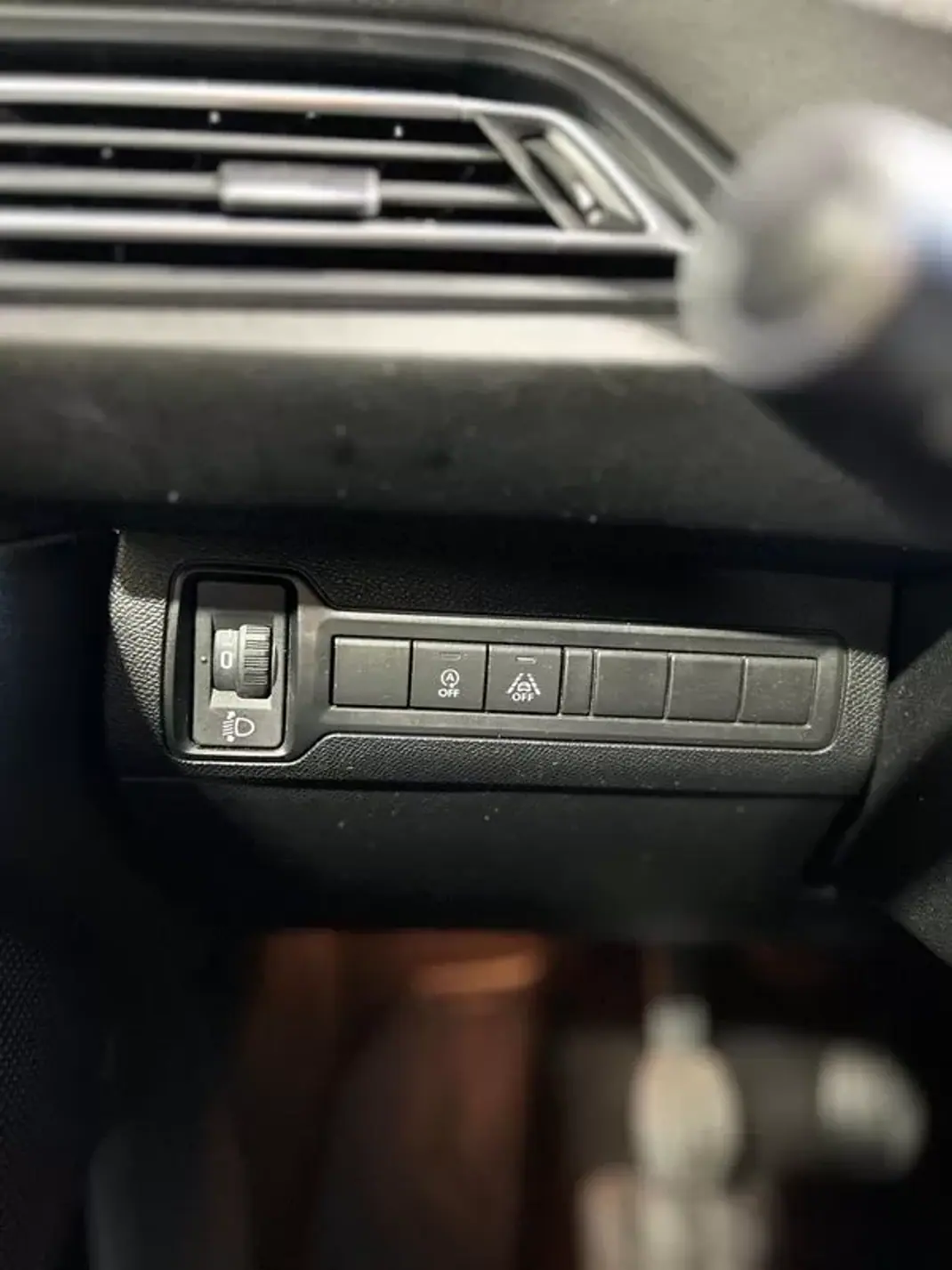 Peugeot 308 SW 2018 - 11500 EUR, 155853 km - AUTO.MOTO.pt - 155853km - foto 31 de 38