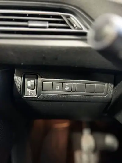 Peugeot 308 SW 2018 - 11500 EUR, 155853 km - AUTO.MOTO.pt - 155853km - foto 31 de 38