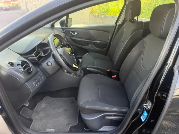 Renault Clio 2014 - 7650 EUR, 170000 km - AUTO.MOTO.pt - 170000km - foto 7 de 24
