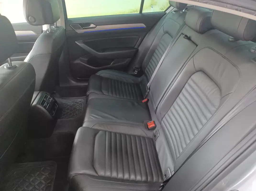 Volkswagen Passat 2017 - 19390 EUR, 112082 km - AUTO.MOTO.pt - 112082km - foto 24 de 40
