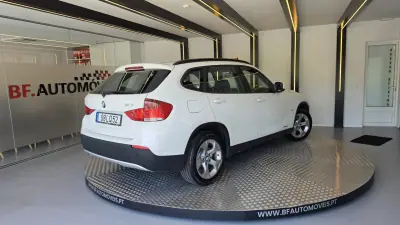 BMW X1 2011 - 9900 EUR, 192351 km - AUTO.MOTO.pt - 192351km - foto 4 de 52
