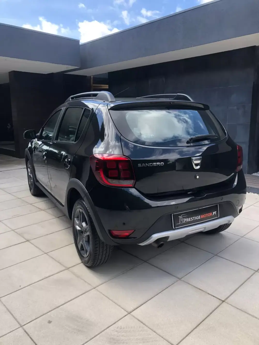 Dacia Sandero 2018 - 9900 EUR, 121000 km - AUTO.MOTO.pt - 121000km - foto 4 de 30
