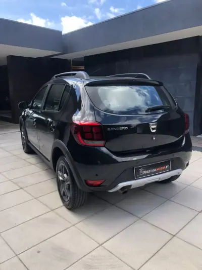 Dacia Sandero 2018 - 9900 EUR, 121000 km - AUTO.MOTO.pt - 121000km - foto 4 de 30