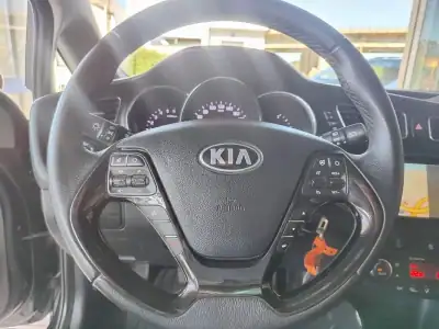 Kia Ceed SW 2015 - 8990 EUR, 144200 km - AUTO.MOTO.pt - 144200km - foto 25 de 35