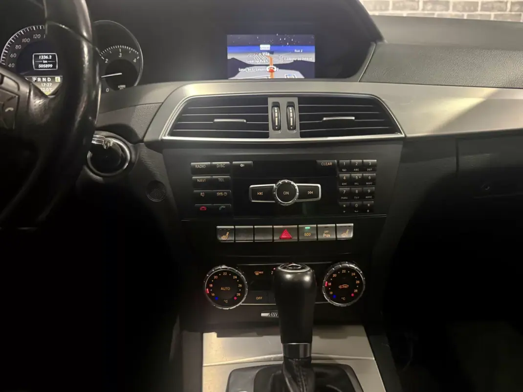 Mercedes-Benz C 220 2012 - 10990 EUR, 450000 km - AUTO.MOTO.pt - 450000km - foto 11 de 17