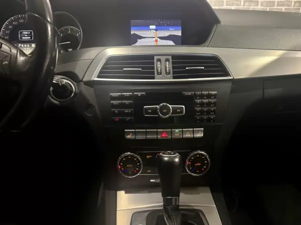 Mercedes-Benz C 220 2012 - 10990 EUR, 450000 km - AUTO.MOTO.pt - 450000km - foto 11 de 17