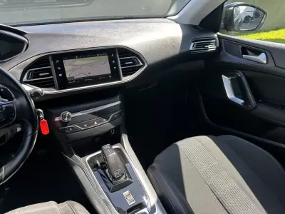 Peugeot 308 SW 2020 - 16000 EUR, 130000 km - AUTO.MOTO.pt - 130000km - foto 37 de 57