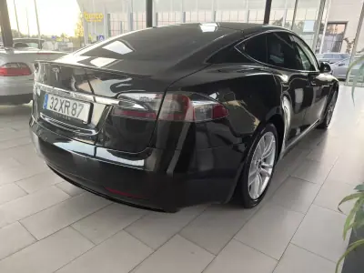Tesla Model S 2019 - 27990 EUR, 181940 km - AUTO.MOTO.pt - 181940km - foto 5 de 29