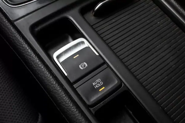 Volkswagen Golf Variant 2018 - 10750 EUR, 320319 km - AUTO.MOTO.pt - 320319km - foto 20 de 39