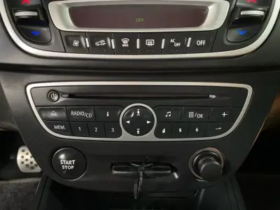 Renault Mégane Coupe 2012 - 11900 EUR, 157000 km - AUTO.MOTO.pt - 157000km - foto 15 de 17