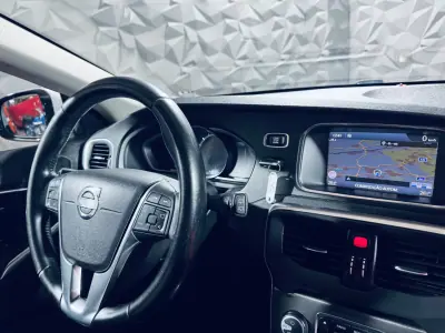 Volvo V40 2013 - 9990 EUR, 258002 km - AUTO.MOTO.pt - 258002km - foto 17 de 31