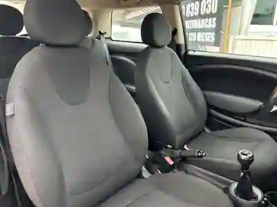 MINI One 2011 - 8700 EUR, 220000 km - AUTO.MOTO.pt - 220000km - foto 27 de 31