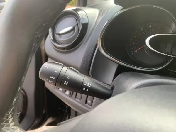 Renault Clio Sport Tourer 2019 - 13999 EUR, 127245 km - AUTO.MOTO.pt - 127245km - foto 20 de 53