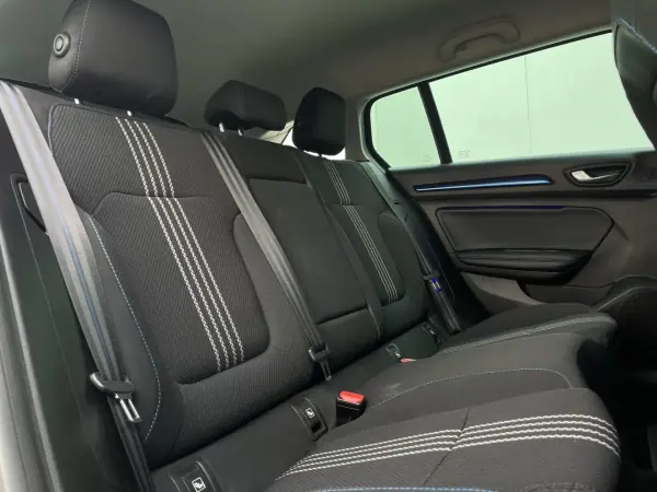 Renault Mégane Sport Tourer 2016 - 10750 EUR, 143000 km - AUTO.MOTO.pt - 143000km - foto 20 de 37