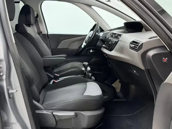 Citroën C4 Grand Picasso 2018 - 11500 EUR, 154000 km - AUTO.MOTO.pt - 154000km - foto 52 de 57