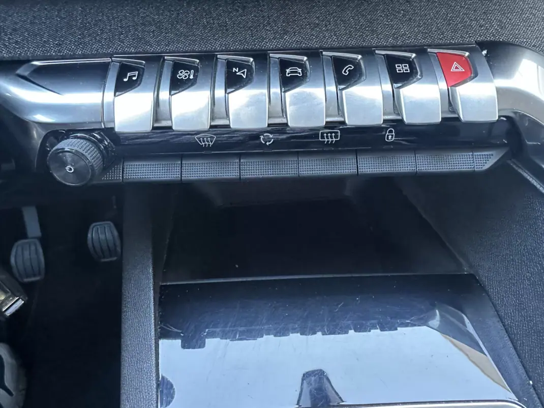Peugeot 3008 2018 - 14900 EUR, 240000 km - 240000km - foto 41 de 62
