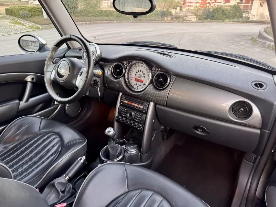 MINI 3 Portas 2006 - 6900 EUR, 160000 km - AUTO.MOTO.pt - 160000km - foto 16 de 26