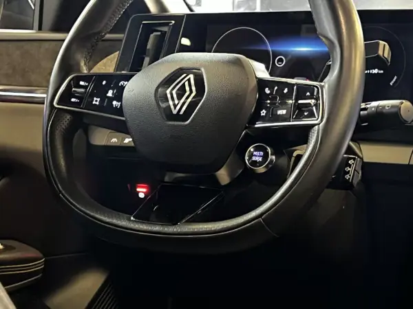 Renault Mégane E-Tech 2022 - 27990 EUR, 50000 km - AUTO.MOTO.pt - 50000km - foto 13 de 54