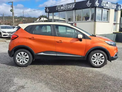 Renault Captur 2016 - 11450 EUR, 165268 km - AUTO.MOTO.pt - 165268km - foto 6 de 41