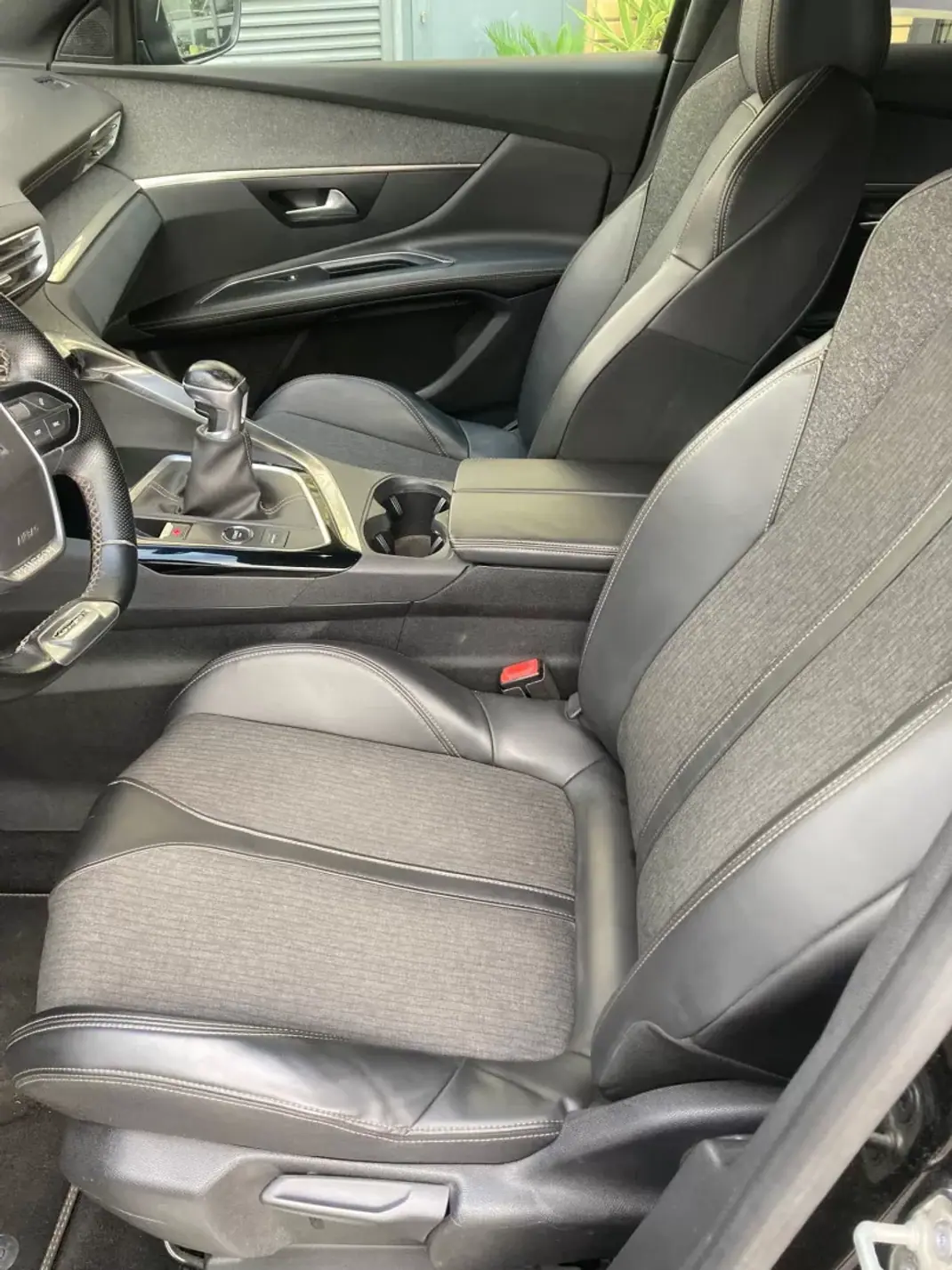 Peugeot 3008 2018 - 23900 EUR, 69800 km - AUTO.MOTO.pt - 69800km - foto 12 de 20