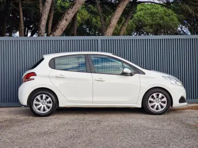 Peugeot 208 Van 1.6 BueHdi 2018 - 9990 EUR, 100238 km - AUTO.MOTO.pt - 100238km - foto 9 de 19