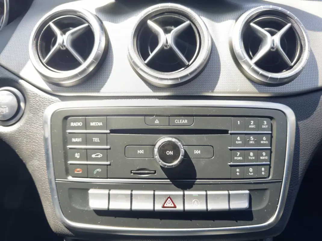Mercedes-Benz CLA 180 2018 - 17990 EUR, 139000 km - 139000km - foto 35 de 42