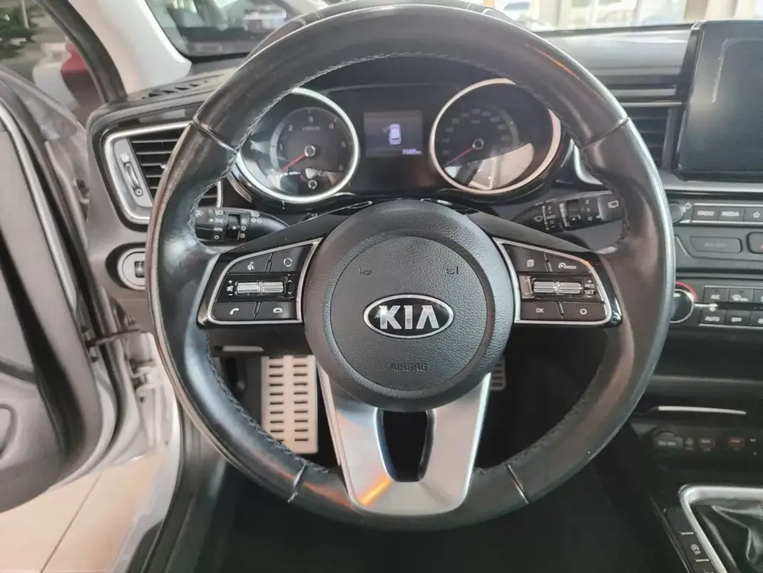 Kia Ceed SW 2019 - 18250 EUR, 70500 km - AUTO.MOTO.pt - 70500km - foto 24 de 35