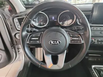 Kia Ceed SW 2019 - 18250 EUR, 70500 km - AUTO.MOTO.pt - 70500km - foto 24 de 35