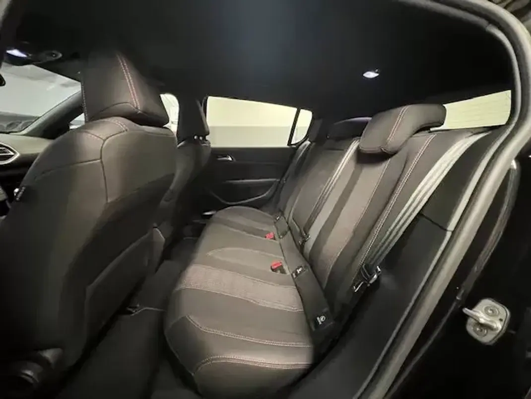 Peugeot 308 2018 - 12250 EUR, 218000 km - AUTO.MOTO.pt - 218000km - foto 7 de 10