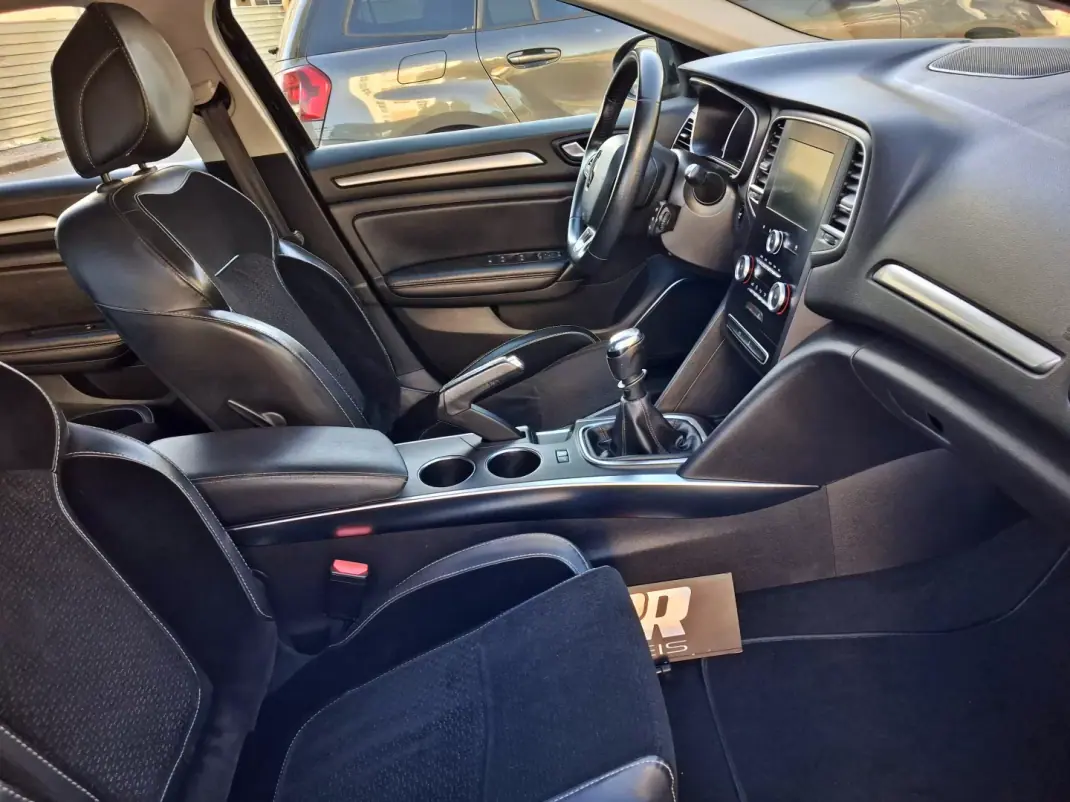 Renault Mégane Sport Tourer 2017 - 11500 EUR, 150000 km - AUTO.MOTO.pt - 150000km - foto 20 de 20
