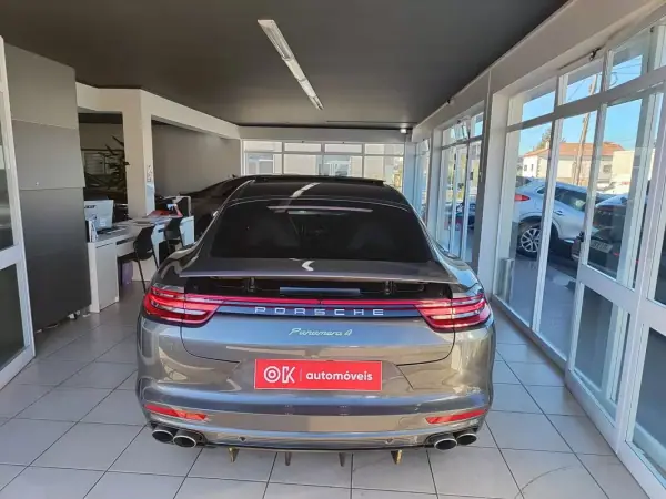 Porsche Panamera 2017 - 67750 EUR, 99900 km - AUTO.MOTO.pt - 99900km - foto 9 de 46