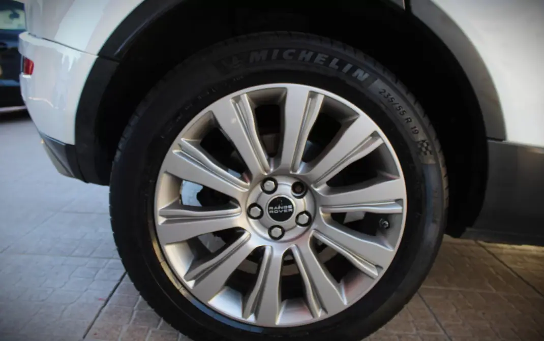 Land Rover Range Rover Evoque 2013 - 18990 EUR, 209500 km - AUTO.MOTO.pt - 209500km - foto 41 de 50