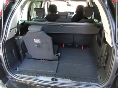 Citroën C4 Grand Picasso 2010 - 3490 EUR, 330000 km - AUTO.MOTO.pt - 330000km - foto 23 de 40