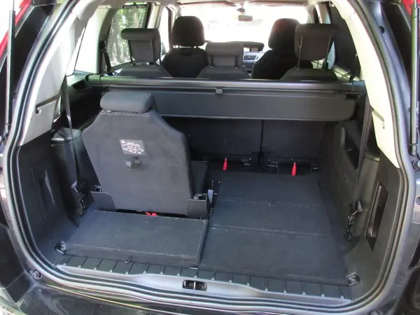 Citroën C4 Grand Picasso 2010 - 3490 EUR, 330000 km - AUTO.MOTO.pt - 330000km - foto 23 de 40