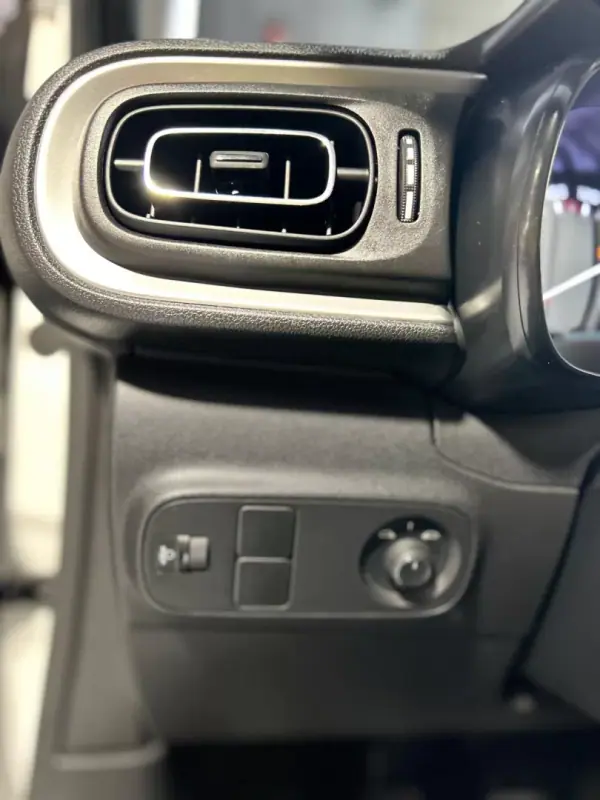 Citroën C3 2022 - 11000 EUR, 129000 km - AUTO.MOTO.pt - 129000km - foto 18 de 35